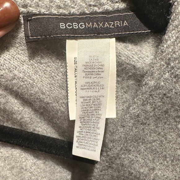BCBGMaxAzria Gray Ruana Wrap - Picture 4 of 4